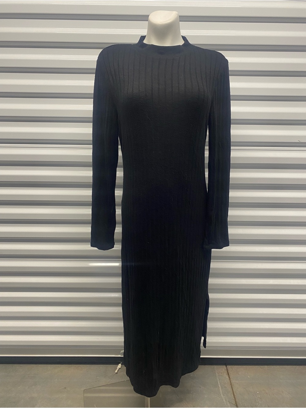 Riley & Rae Black Ribbed Long Sleeve Midi Dress